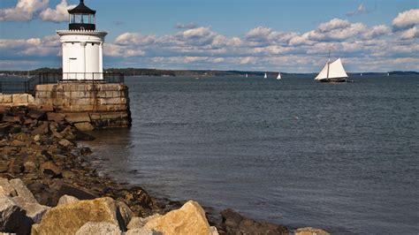 Bug Light Park – Park Review | Condé Nast Traveler