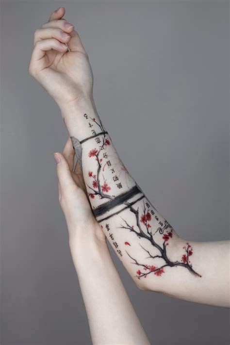 Татуировка цветущей сакуры с иероглифами • tattoo sakura | Japanese ...