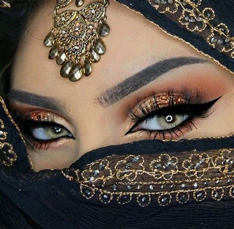 8 Steps To Do Arabic Eye Makeup - lifeberrys.com