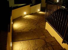 illuminazione terrazzo led una scala esterna illuminata con segna passo led a luce illuminazione terrazzo led una scala esterna illuminata con segna passo led a luce