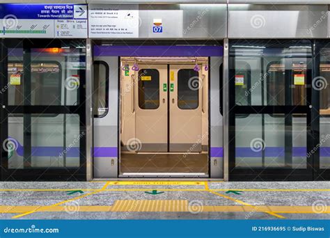 Howrah Station Local Train 的图像结果