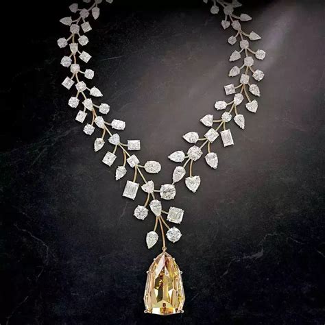 Mukesh Ambani, Nita Ambani gifted multi-crore diamond-studded necklace ...