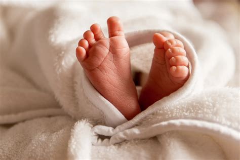 4 Month Infant Development: Growth, Feeding, & Milestones