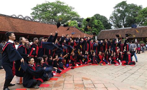 【记者手记】越南河内大学生毕业季：相聚在文庙|学生|大学生_凤凰资讯