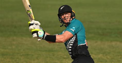 स्कॉटलंडविरुद्ध ९३ धावांची खेळी करताच मार्टिन गप्टीलने केली 'हिटमॅन ...