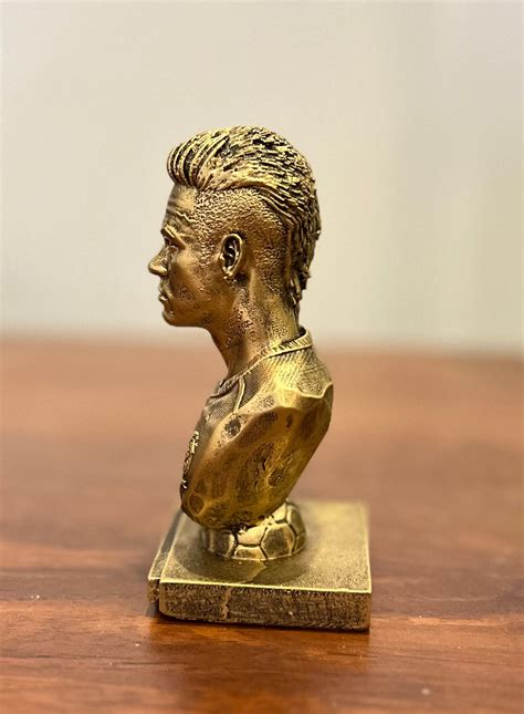 Neymar Jr Statue – My GOAT