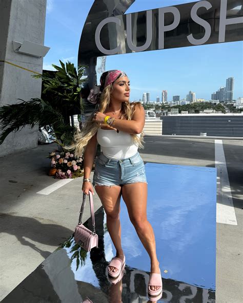 Ara Queen Bae's feet