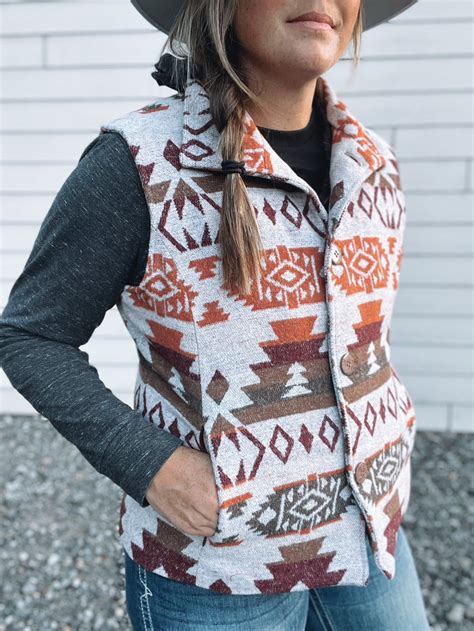Aztec Button Vest | Western style outfits, Western outfits women ...