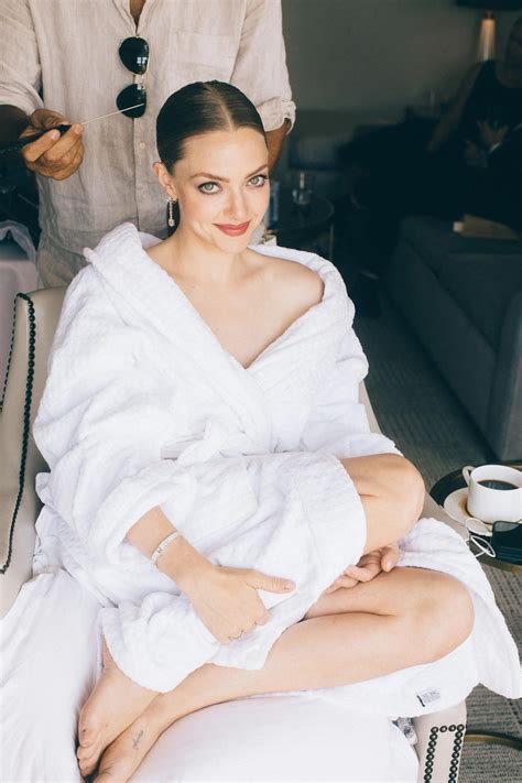 Amanda Seyfried's feet