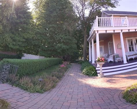 BIRD HOUSE INN AND GARDENS (Excelsior) - B&B Reviews & Photos - Tripadvisor