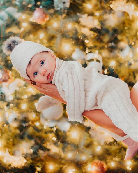 69+ Adorable Baby's First Christmas Photo Ideas to Cherish Forever ...