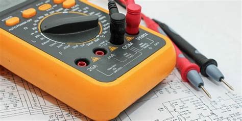 Using a Multimeter On Power Tools 的图像结果