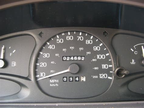 汽车里程表显示的公里数准确吗 - 汽车维修技术网