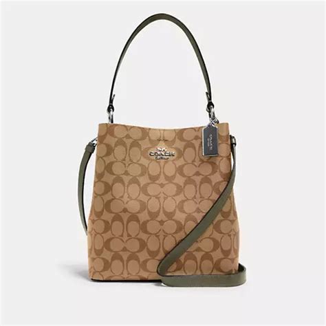town bucket bag coach