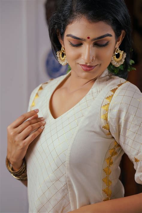 Off White 3 Panel Dress with kasavu Temple Seam – Byhand