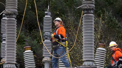 Attacks on 4 Washington Substations Cut Power to Thousands, Officials ...
