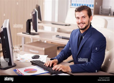 Old Businessman 的图像结果