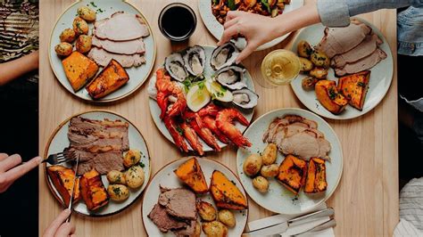 Christmas Day Dinner in Harvest Buffet, Harvest Buffet, Broadbeach, 25 ...