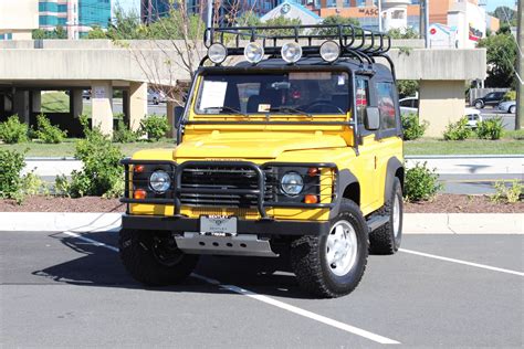 Is it me or does the new 2020 Land Rover Defender look nothing like a ...