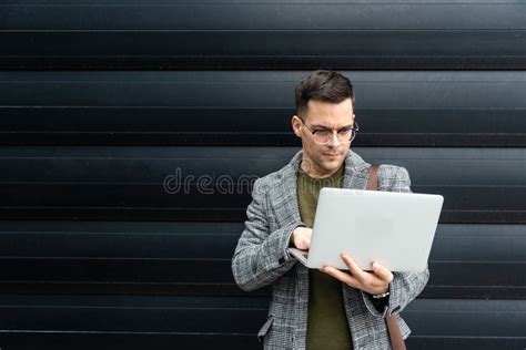 Young Professional Business Man 的图像结果