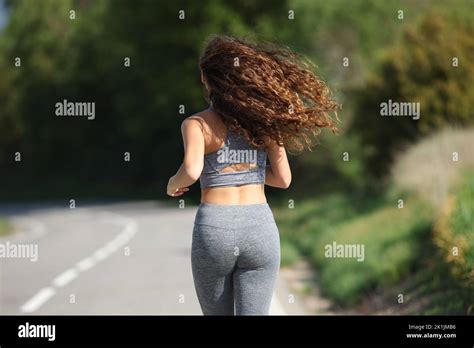 Woman Running Back View 的图像结果