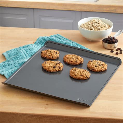 Chicago Metallic Non-Stick Cookie Sheet - Lifetime Brands Europe
