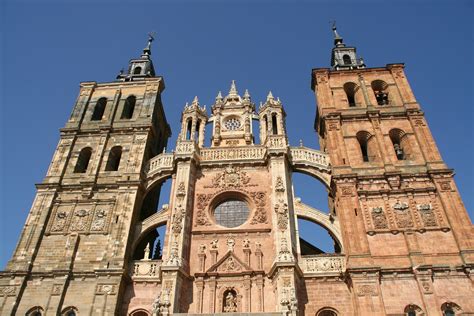Top 12 Must-Visit Historical Tourist Attractions in Spain