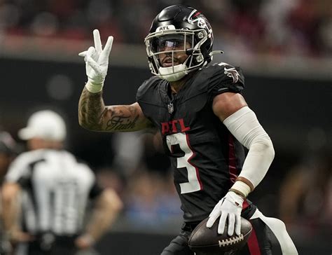 Bates flourishes with 2 picks and a forced fumble in debut for new-look ...