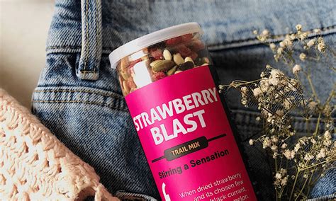 Strawberry Blast Trail Mix, 400g POUCH - Omay Foods