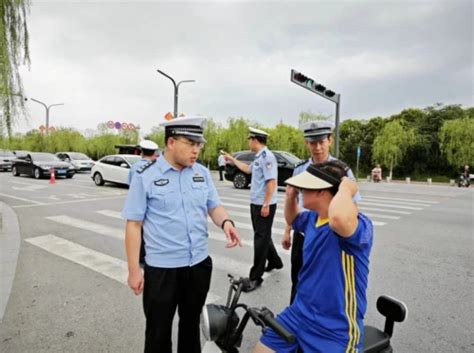 异地用警！7月以来咸阳查处交通违法行为2.76万余起_腾讯新闻