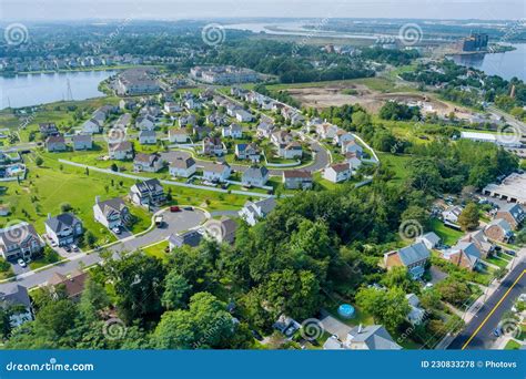 Petite Ville Américaine Près De L'étang à Sayreville New Jersey Photo ...