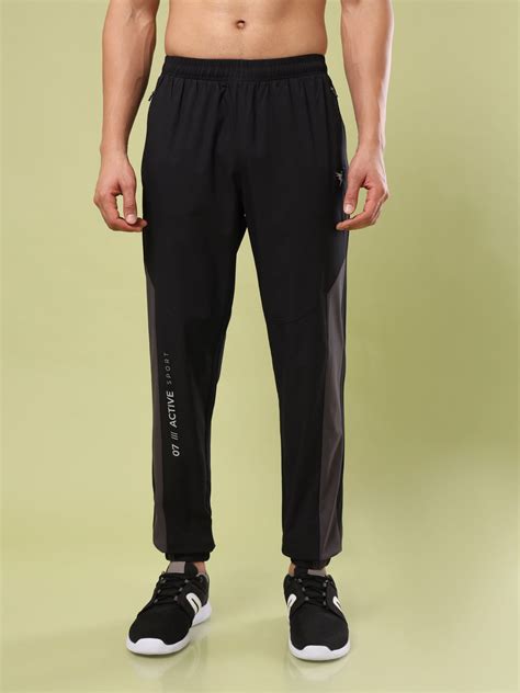 Men Solid Slim Fit Sports Joggers with TECHNOLITE