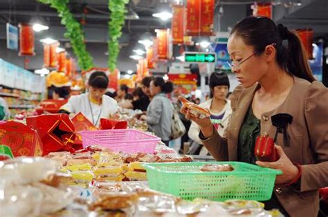 宁夏银川最受欢迎的辣条，当地人排队买，游客不理解：好吃在哪？ - 知乎