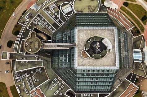High Resolution Image of Building Top View 的图像结果