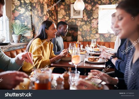 Busy Restaurant 的图像结果