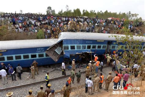 印度火车发生脱轨事故 至少5死60伤(图)|火车脱轨|印度_新浪新闻