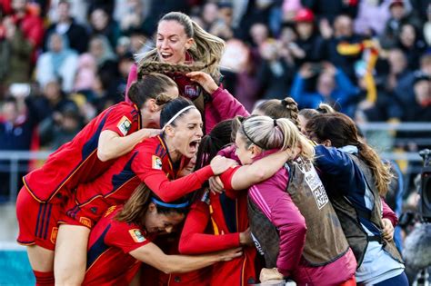 西班牙女足首夺世界杯冠军，如何评价比赛中西班牙女足展现的技术水平？未来世界女足技术发展趋势会有何变化？ - 知乎