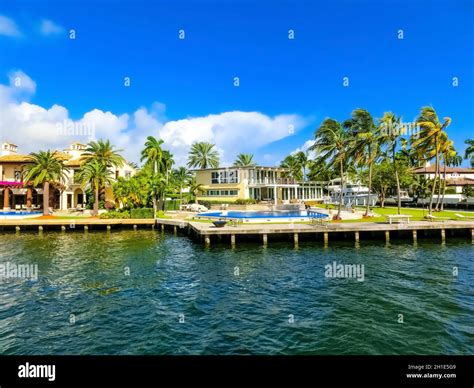Fort Lauderdale - December 11, 2019: Luxury mansion in exclusive part of Fort Lauderdale known ...