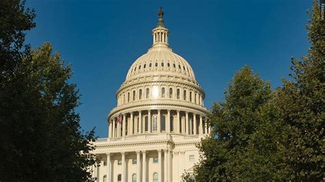 Trump news at a glance: Congress divided on Iran attack as Trump appears to link operation to 2020 e Aesthetic