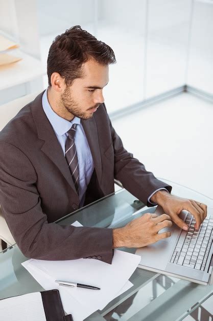 Businessman with Laptop 的图像结果