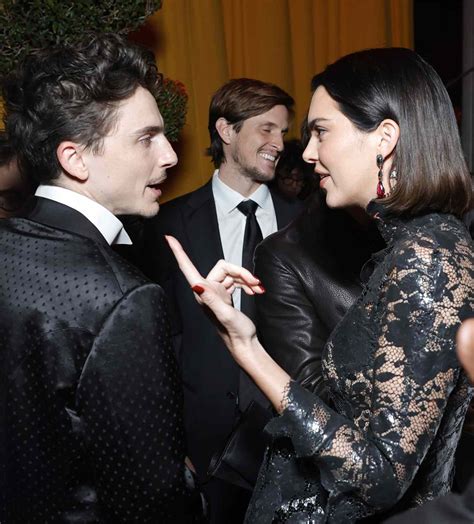 Timothée Chalamet Hangs Out With Girlfriend Kylie Jenner's Sisters ...