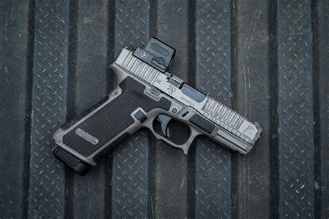 VEIL Solutions x Landers Weapon Systems G17 G5 MOS : r/Glocks
