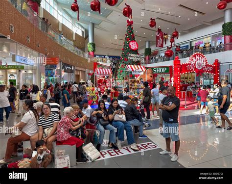 San Pablo, Laguna, Philippines. December 31, 2025. Filipino shoppers crowd the SM City mall ...
