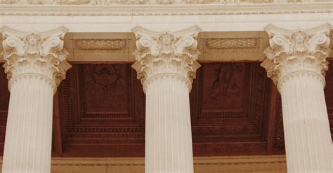 Collum Inside Building 的图像结果