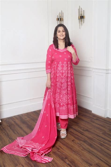 Sehrish Anarkali Set (Pink) – Label DKI