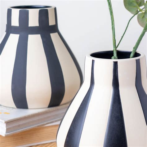 Matte Textured Vase Online - Premium Vase | Nestasia