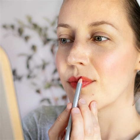 How to Make Your Own Pencil Lip Liner | Hello Glow