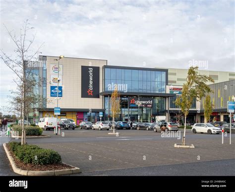 Cineworld cinema building and car park, Rushden Lakes Shopping Centre ...