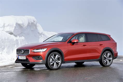 Volvo V60 Cross Country due second half of 2021 | CarExpert