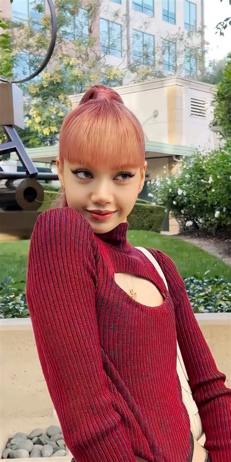 Rosé And Lisa, Blackpink Lisa, South Korean Girls, Korean Girl Groups, Celine, Rapper, Blackpink ...